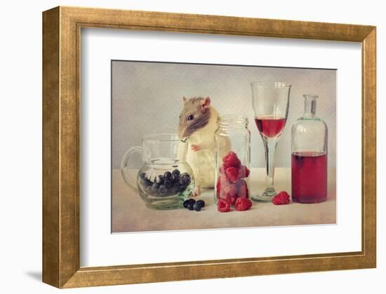 Snoozy Loves to Eat-Ellen Van Deelen-Framed Photographic Print