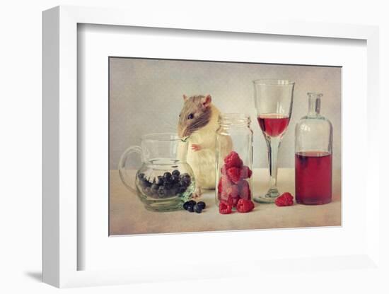 Snoozy Loves to Eat-Ellen Van Deelen-Framed Photographic Print