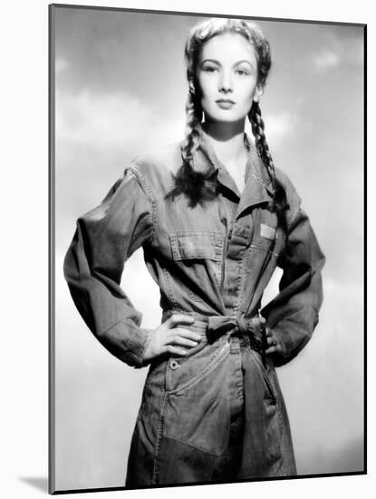 So Proudly We Hail, Veronica Lake, 1943-null-Mounted Photo