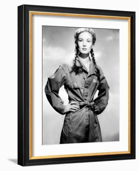 So Proudly We Hail, Veronica Lake, 1943-null-Framed Photo