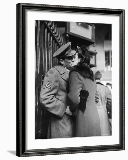 Soldier Kissing His Girlfriend While Saying Goodbye in Pennsylvania Station-Alfred Eisenstaedt-Framed Photographic Print