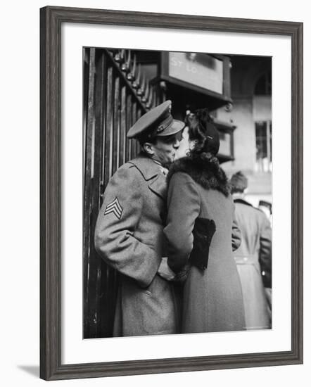 Soldier Kissing His Girlfriend While Saying Goodbye in Pennsylvania Station-Alfred Eisenstaedt-Framed Photographic Print