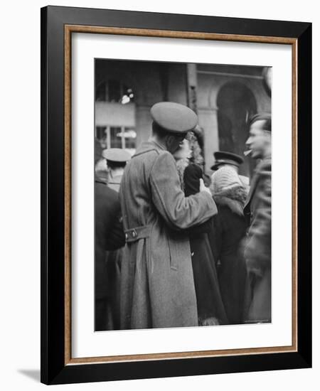 Soldier Passionately Kissing His Girlfriend While Saying Goodbye in Pennsylvania Station-Alfred Eisenstaedt-Framed Photographic Print