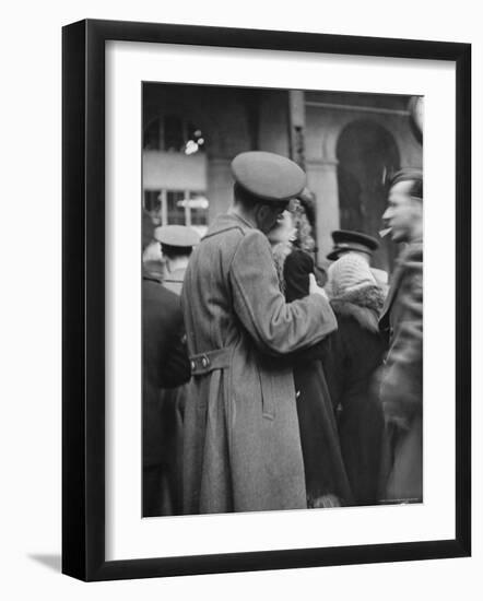 Soldier Passionately Kissing His Girlfriend While Saying Goodbye in Pennsylvania Station-Alfred Eisenstaedt-Framed Photographic Print