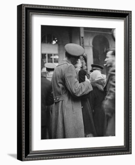 Soldier Passionately Kissing His Girlfriend While Saying Goodbye in Pennsylvania Station-Alfred Eisenstaedt-Framed Photographic Print