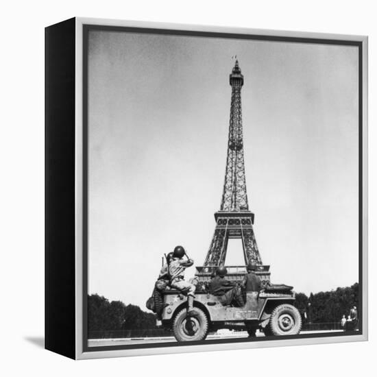 Soldiers of 4th US Infantry Division Looking at Eiffel Tower as They Liberate Capital City, WWII-John Downey-Framed Premier Image Canvas