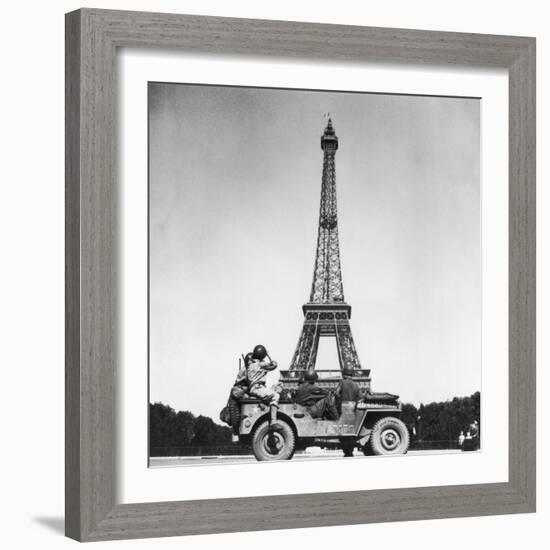 Soldiers of 4th US Infantry Division Looking at Eiffel Tower as They Liberate Capital City, WWII-John Downey-Framed Photographic Print