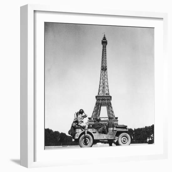 Soldiers of 4th US Infantry Division Looking at Eiffel Tower as They Liberate Capital City, WWII-John Downey-Framed Photographic Print