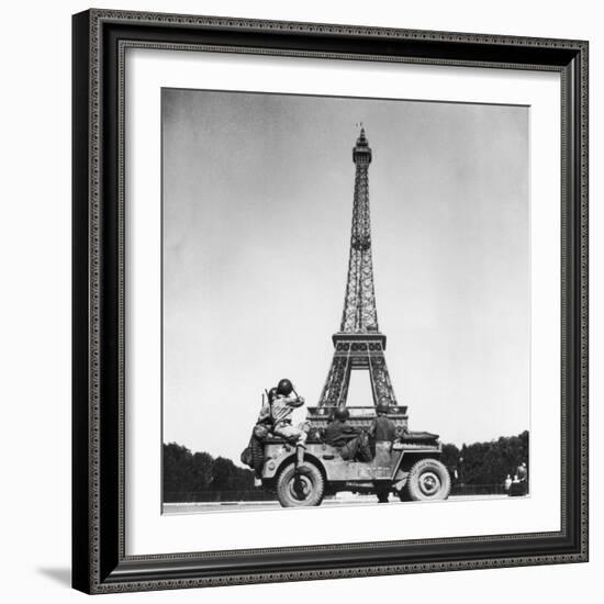 Soldiers of 4th US Infantry Division Looking at Eiffel Tower as They Liberate Capital City, WWII-John Downey-Framed Photographic Print