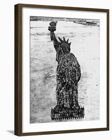 Soldiers Posing as the Statue of Liberty-null-Framed Photographic Print