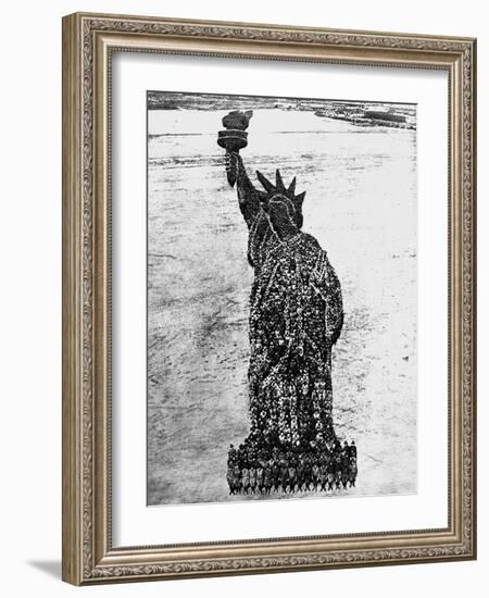 Soldiers Posing as the Statue of Liberty-null-Framed Photographic Print