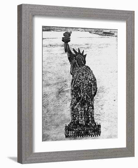 Soldiers Posing as the Statue of Liberty-null-Framed Photographic Print