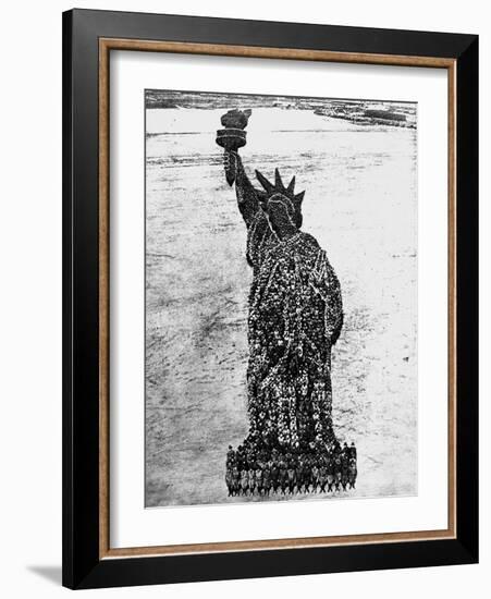 Soldiers Posing as the Statue of Liberty-null-Framed Photographic Print