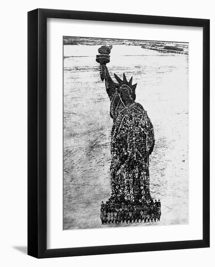 Soldiers Posing as the Statue of Liberty-null-Framed Photographic Print