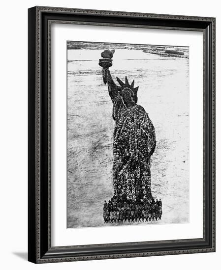 Soldiers Posing as the Statue of Liberty-null-Framed Photographic Print