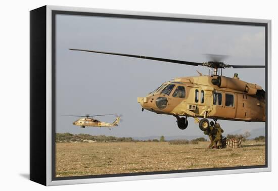 Soldiers Practice External Cargo Mounting on a Uh-60 Yanshuf of the Israel Air Force-Stocktrek Images-Framed Premier Image Canvas