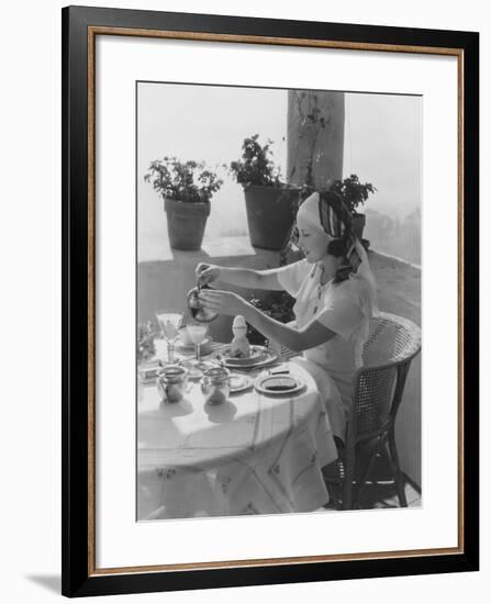 Solo Breakfast-null-Framed Photo