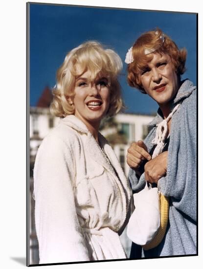 Some Like it Hot 1959 Directed by Billy Wilder Marilyn Monroe and Jack Lemmon-null-Mounted Photo
