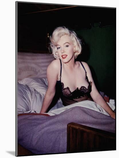 Some Like it Hot, Marilyn Monroe, 1959-null-Mounted Photo