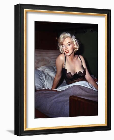 Some Like it Hot, Marilyn Monroe, Directed by Billy Wilder, 1959-null-Framed Photo