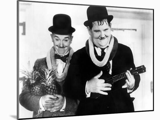 Sons Of The Desert, Stan Laurel, Oliver Hardy, 1933-null-Mounted Photo