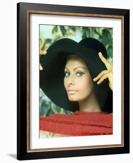 Sophia Loren, 1967-null-Framed Photographic Print