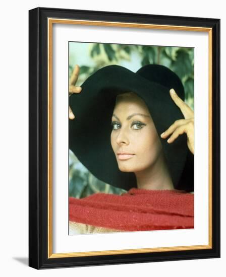 Sophia Loren, 1967-null-Framed Photographic Print