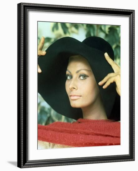 Sophia Loren, 1967-null-Framed Photographic Print