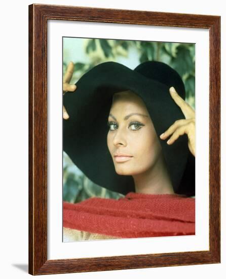 Sophia Loren, 1967-null-Framed Photographic Print