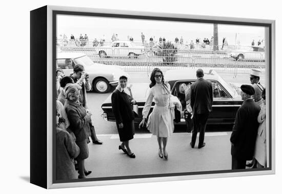 Sophia Loren Arrives at the Cinema Palace of Cannes-Mario de Biasi-Framed Premier Image Canvas