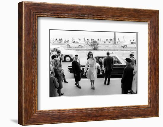 Sophia Loren Arrives at the Cinema Palace of Cannes-Mario de Biasi-Framed Photographic Print