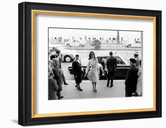 Sophia Loren Arrives at the Cinema Palace of Cannes-Mario de Biasi-Framed Photographic Print