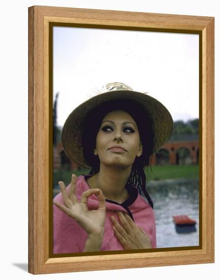 Sophia Loren Wearing a Pink Wrap and Straw Hat Out by the Pool at the Villa-Alfred Eisenstaedt-Framed Premier Image Canvas