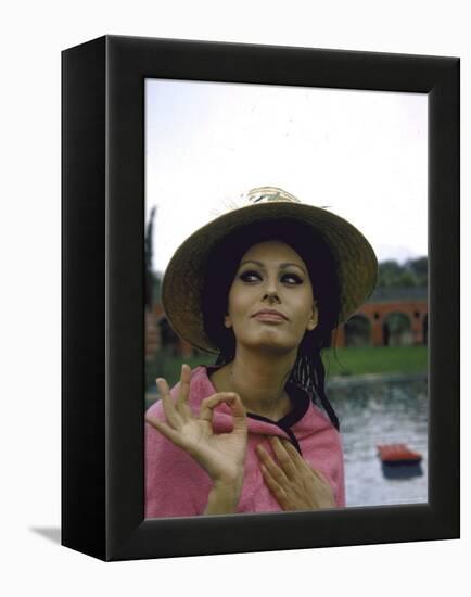 Sophia Loren Wearing a Pink Wrap and Straw Hat Out by the Pool at the Villa-Alfred Eisenstaedt-Framed Premier Image Canvas