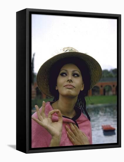 Sophia Loren Wearing a Pink Wrap and Straw Hat Out by the Pool at the Villa-Alfred Eisenstaedt-Framed Premier Image Canvas