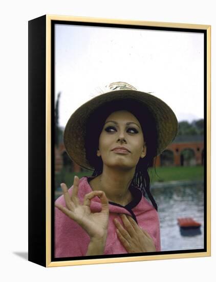 Sophia Loren Wearing a Pink Wrap and Straw Hat Out by the Pool at the Villa-Alfred Eisenstaedt-Framed Premier Image Canvas