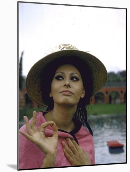 Sophia Loren Wearing a Pink Wrap and Straw Hat Out by the Pool at the Villa-Alfred Eisenstaedt-Mounted Premium Photographic Print