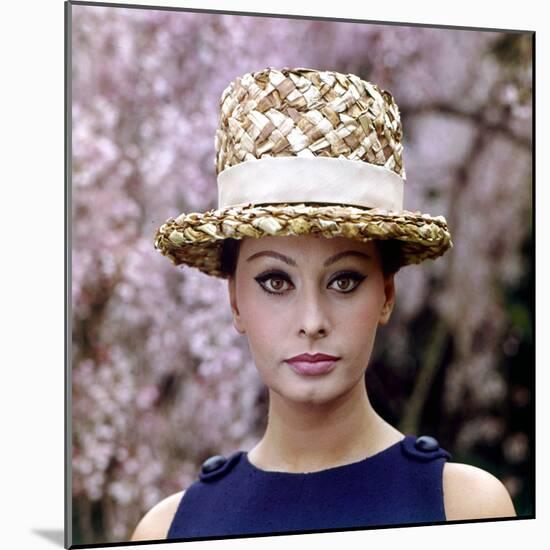 Sophia Loren Wearing a Straw Hat-Mario de Biasi-Mounted Photographic Print