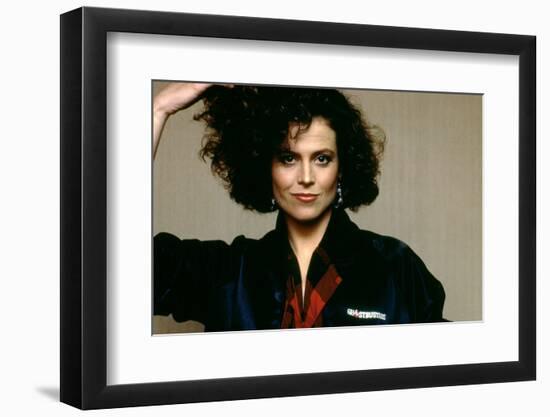 SOS Fantomes Ghostbusters by IvanReitman with Sigourney Weaver, 1984 (photo)-null-Framed Photo