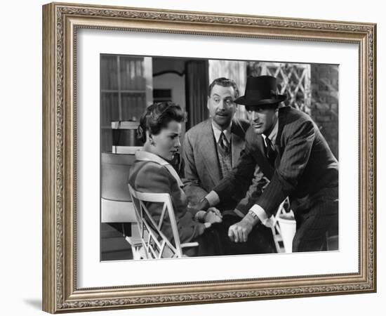 Soupcons SUSPICION by AlfredHitchcock with Joan Fontaine, Nigel Bruce and Cary Grant, 1941 (b/w pho-null-Framed Photo