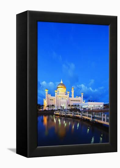 South East Asia, Kingdom of Brunei, Bandar Seri Begawan, Omar Ali Saifuddien Mosque-Christian Kober-Framed Premier Image Canvas