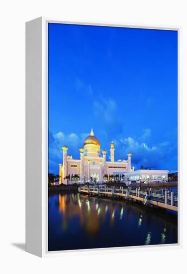 South East Asia, Kingdom of Brunei, Bandar Seri Begawan, Omar Ali Saifuddien Mosque-Christian Kober-Framed Premier Image Canvas