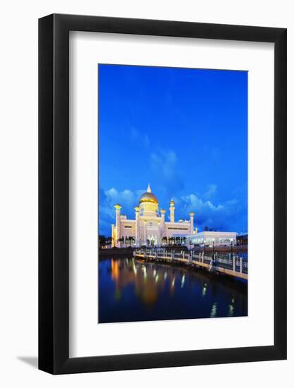 South East Asia, Kingdom of Brunei, Bandar Seri Begawan, Omar Ali Saifuddien Mosque-Christian Kober-Framed Photographic Print