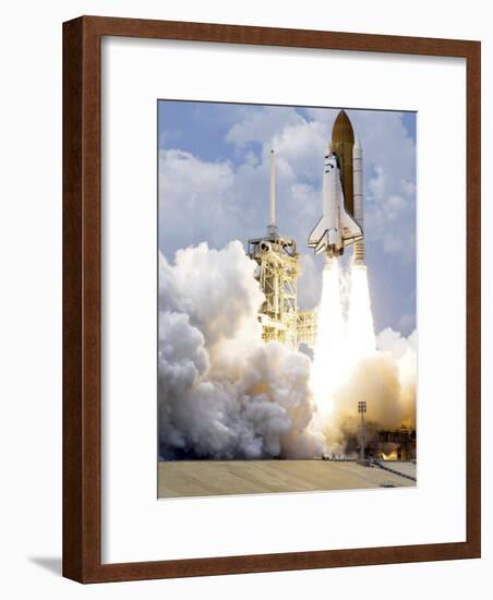 Space Shuttle Atlantis Lifts Off from its Launch Pad-null-Framed Photographic Print
