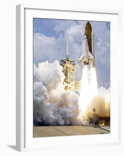 Space Shuttle Atlantis Lifts Off from its Launch Pad-null-Framed Photographic Print