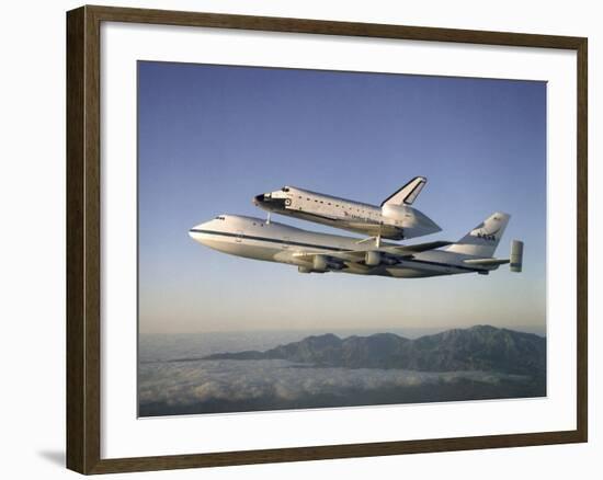 Space Shuttle Atlantis on Custom 747 Flies to Kennedy Space Center after Refurbishment, Sep 1, 1998-null-Framed Photo