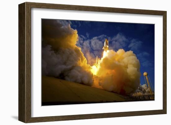 Space Shuttle Atlantis-null-Framed Photographic Print