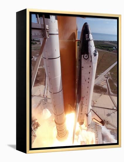 Space Shuttle Columbia Lifts Off the Launch Pad-null-Framed Stretched Canvas