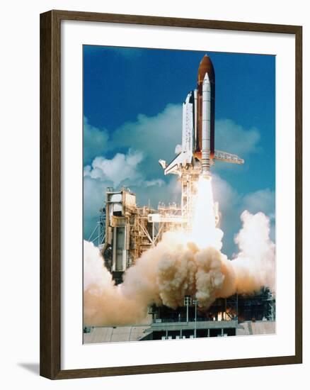 Space Shuttle Discovery 1988-null-Framed Photographic Print