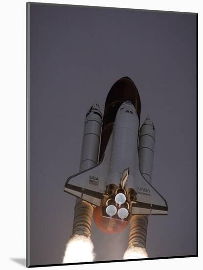 Space Shuttle Discovery Launched with Hubble Space Telescope in its Cargo Bay, April 24, 1990-null-Mounted Photo